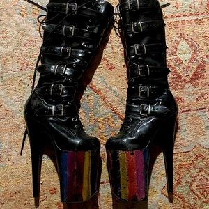 Size 8 with 9 inches of heel infinity pleasers